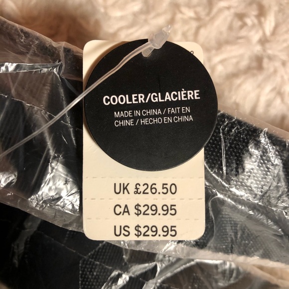 Pink Victoria’s Secret - pineapple lunch cooler - Picture 6 of 8